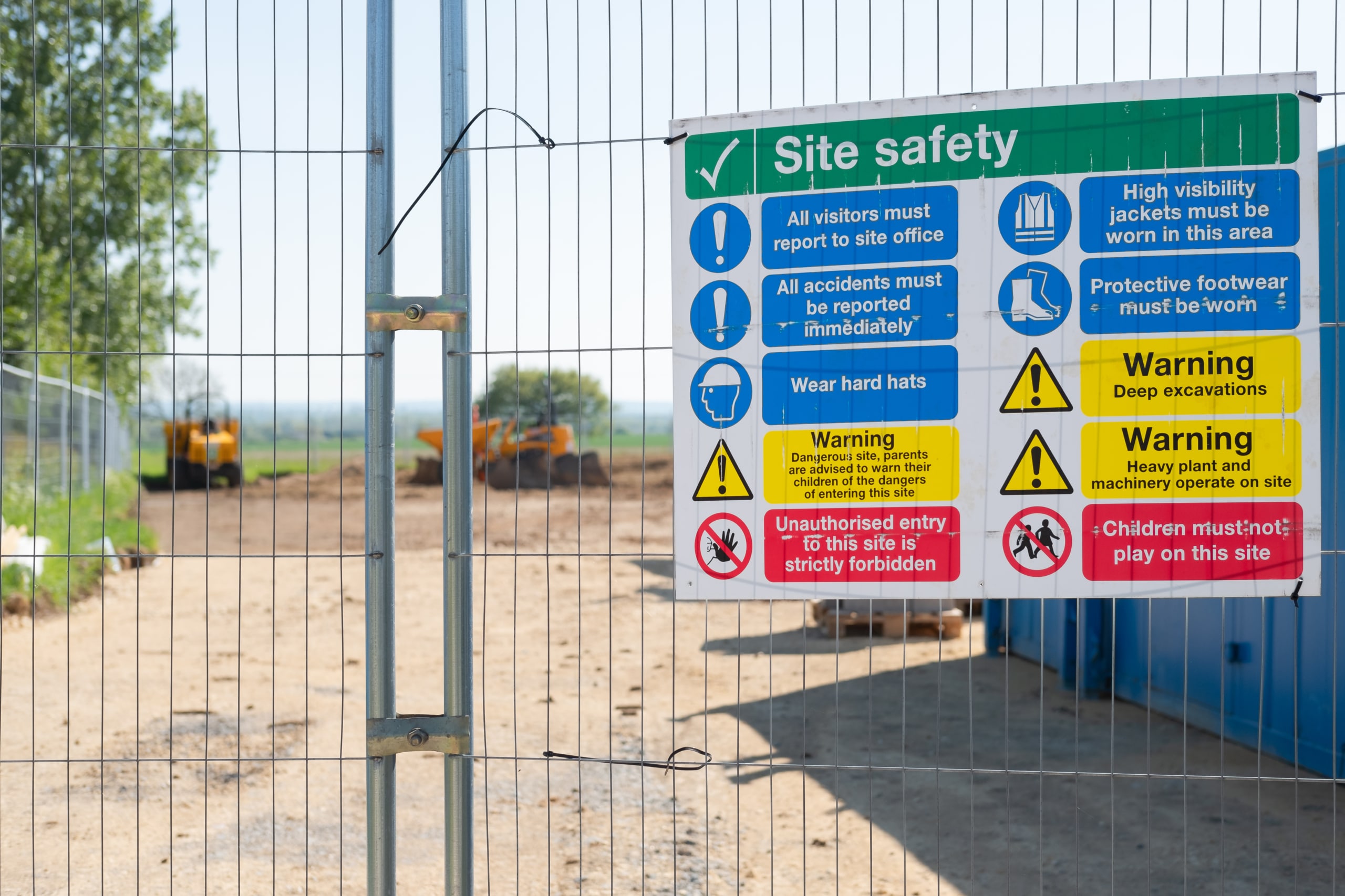 Cambridgeshire,,Uk, ,Circa,April,2020:,Construction,Safety,Sign,Seen